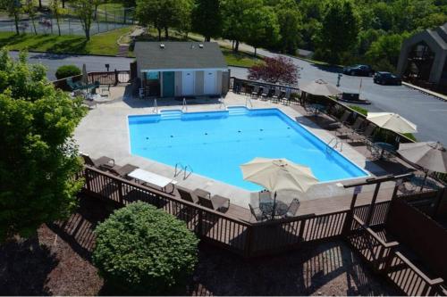 Branson condo with view 2 minutes to SDC in Branson, USA