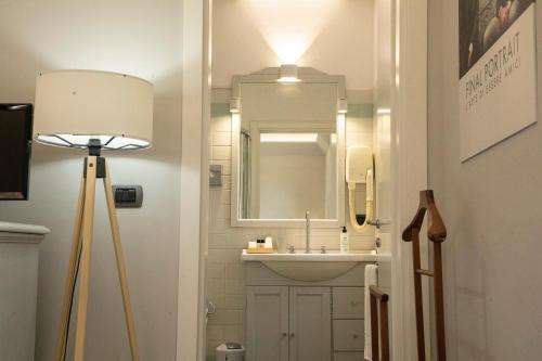 Standard Double or Twin Room image 5
