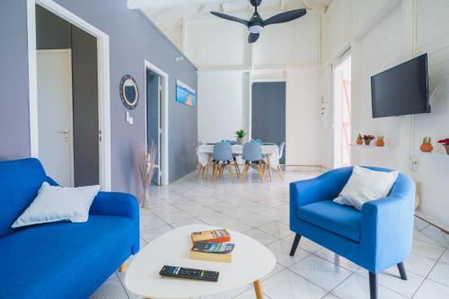 Sala de estar / sala de TV, Charmante Maison 10min de la mer in Sainte Anne