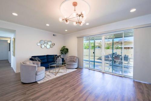 Cozy and Fun 5BR/3BA Home w/Patio, Gate & Fire Pit in San Gabriel, Vereinigte Staaten von Amerika