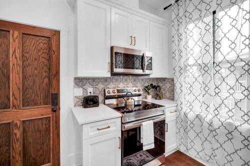 Modern Living in Thomas Square! in Savannah, USA