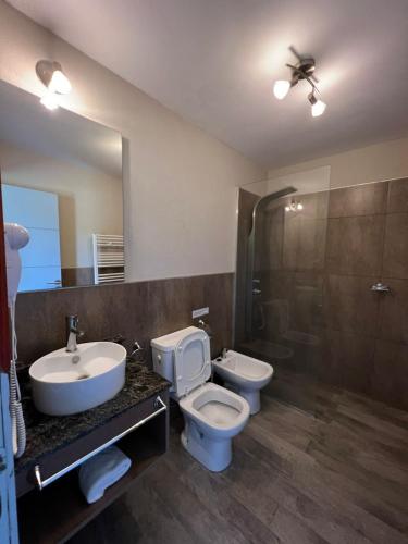Deluxe Double Room with Two Double Beds image 6