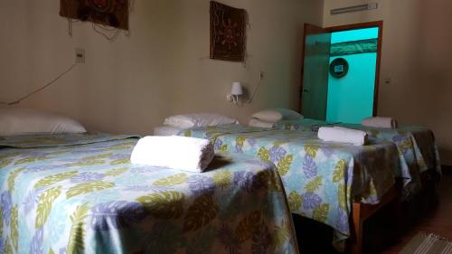3 twin beds