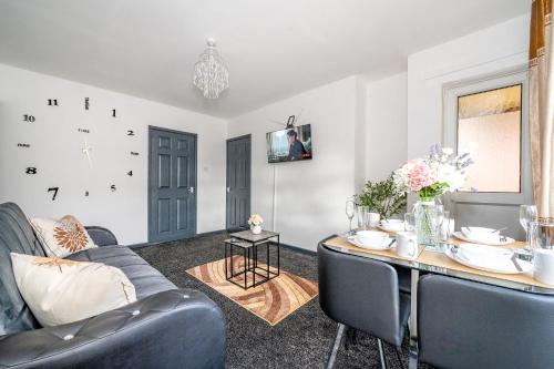 Facilities, *RB26S* For your most relaxed & Cosy stay + Free Parking + Free Fast WiFi * near Sand Moor Golf Club