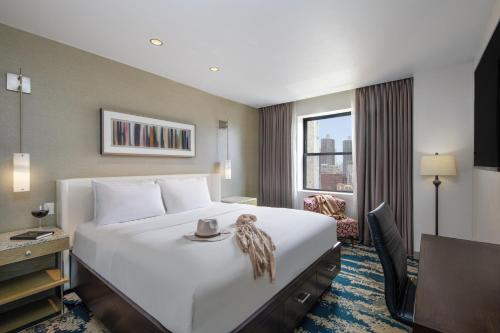 One Queen Bed Accessible Bathtub Non Smoking