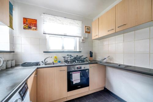 Kitchen, *RB26S* For your most relaxed & Cosy stay + Free Parking + Free Fast WiFi * near Sand Moor Golf Club