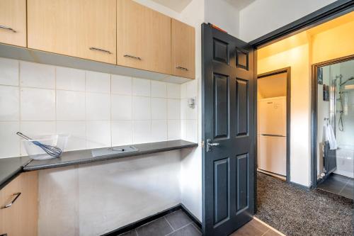 Kitchen, *RB26S* For your most relaxed & Cosy stay + Free Parking + Free Fast WiFi * near Sand Moor Golf Club