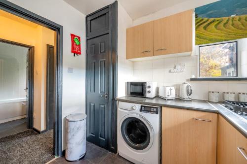Kitchen, *RB26S* For your most relaxed & Cosy stay + Free Parking + Free Fast WiFi * near Sand Moor Golf Club