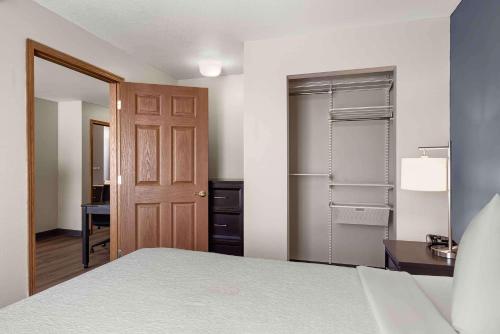 TownePlace Suites Saint Louis Fenton - image 3