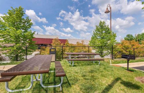 外部景觀, 美國長住高級套房酒店-弗雷德里克斯堡 (Extended Stay America Premier Suites - Fredericksburg) in 老鷹村