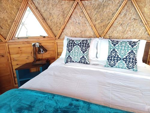 1 king bed, 1 double bed