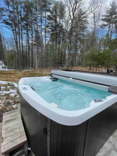 Enchanted Woodstock Cottage with hot tub in West Hurley