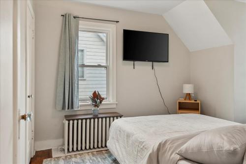Tranquil Cottage near hospitals in Springfield, USA