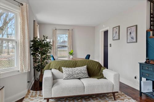 Tranquil Cottage near hospitals in Springfield, USA