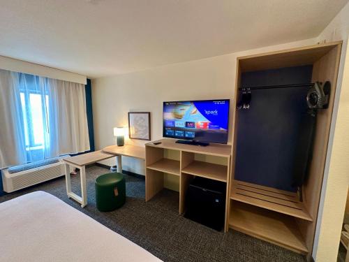 Comfort Inn near I-69 and Washington Center Road - image 40