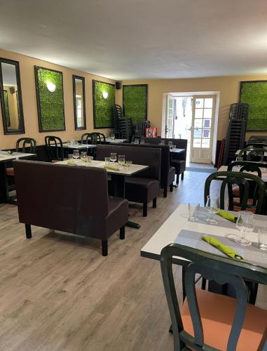 Restaurant, Douce Demeure in Mezieres-sur-Issoire