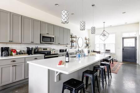 The Dogwood House - Cute Cozy and close to everything in Nashville, USA