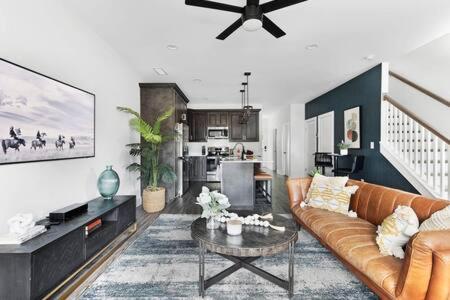 The Brooks House - 4 Bedrooms - 5 Mins to Broadway in Nashville, USA