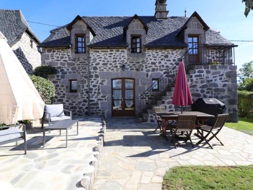 Maison de caractère rénovée, 4 pers, au coeur du Carladez avec jardin privatif et activités touristiques à proximité - FR-1-742-225 gîte à louer Ladignac