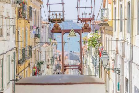 Old Town Chiado Balcony AirCon by LD Apartments - image 5