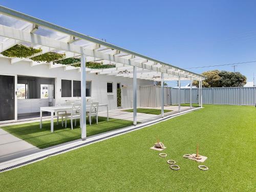 A Little Beach Haven - In the heart of Brooms Head - Sandon River
