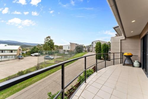 Khione 1 - 3BR Modern Townhouse l Mountain Views l WiFi l BBQ l Smart TV, Jindabyne (foto 7)