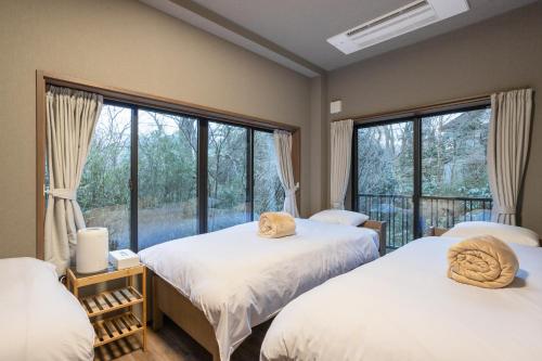 源泉かけ流し 白濁 Forest Suite Hakone Sengokuhara, Hakone