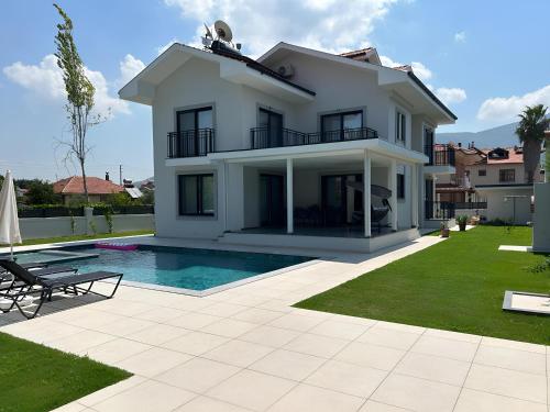 Villa's Tomris