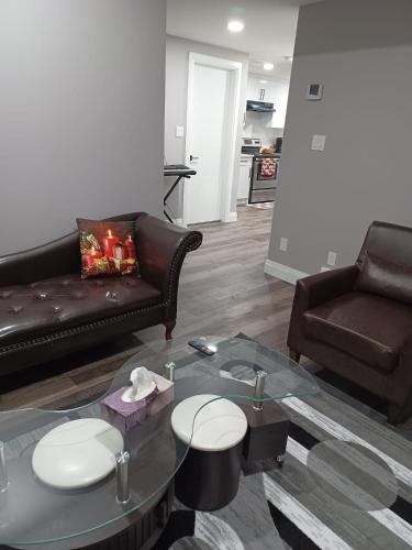 Cozy Basement Suite with private entrance