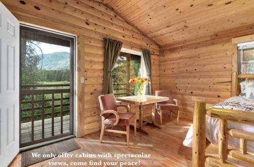 Summit Mountain Lodge and Steakhouse - Accommodation - East Glacier Park