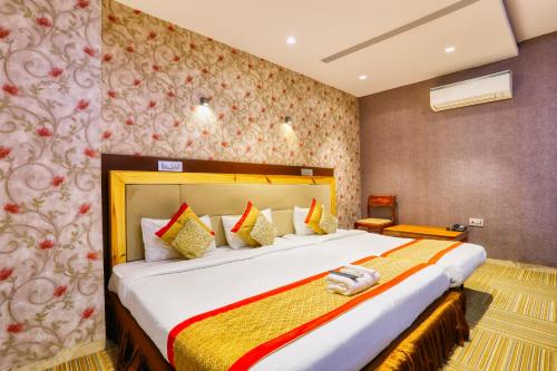 1 double bed, 1 twin bed