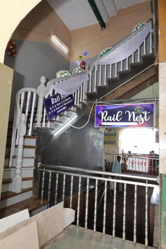 . RAIL NEST