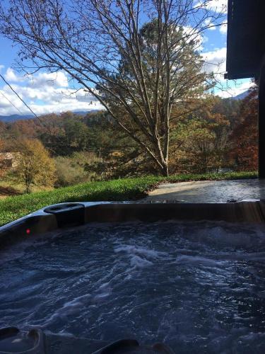 South Side Serenity Cabin in Sevierville, USA
