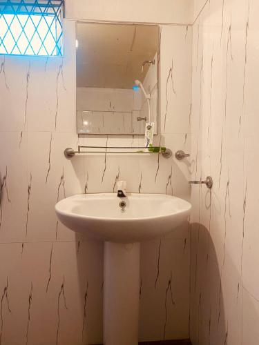 Budget Double Room image 2