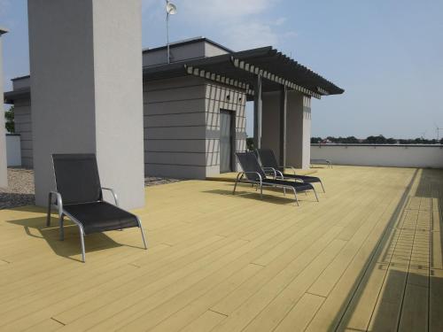 Apartment with Pool View  image 2