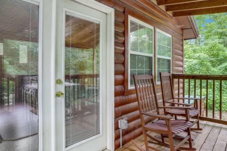 Cuddles 1 Bedroom Studio Walk to Downtown and Hiking Trails! - image 3