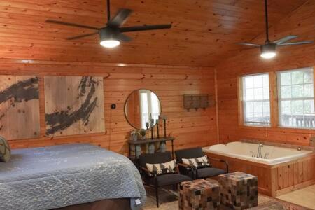Cuddles 1 Bedroom Studio Walk to Downtown and Hiking Trails! - image 6
