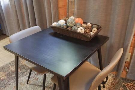 Cuddles 1 Bedroom Studio Walk to Downtown and Hiking Trails! - image 11