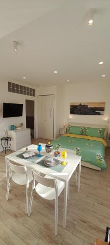 One-Bedroom Apartment image 10