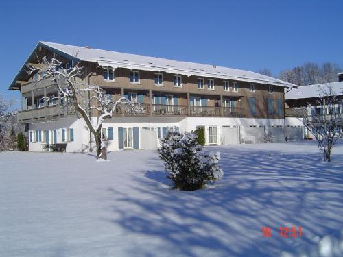 Apartment with Mountain View