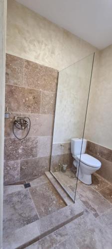 Superior Family Room image 3
