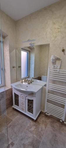Superior Family Room image 2