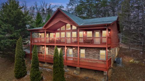 Smokies Cabin with Private Hot Tub by Staycating in Sevierville, USA