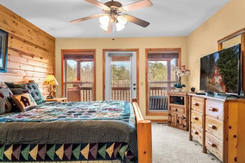Smokies Cabin with Private Hot Tub by Staycating in Sevierville, USA