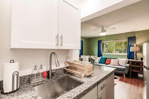 Uhost AI | 1BR Retreat | Patio & Kitchenette Stay - 주방