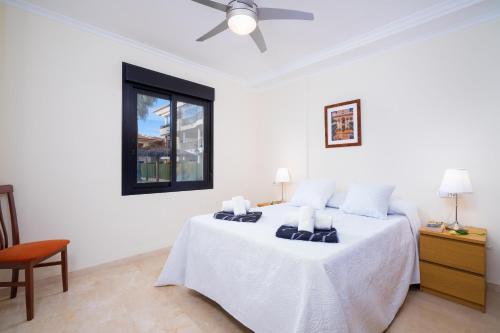 Apartment room in Jardines de Niza by Aguilarent