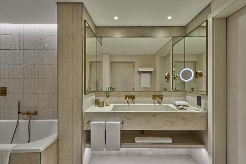 room detail thumbnail 2