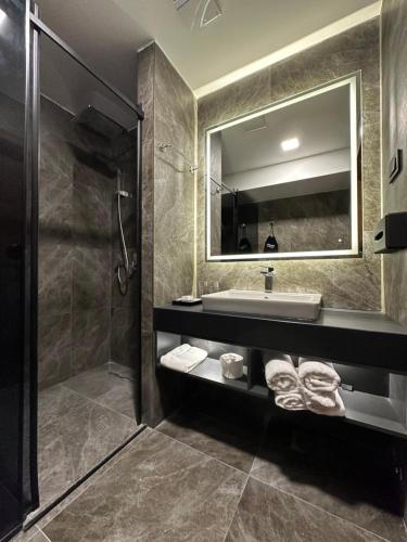525984321 Hotel Macedonia Square