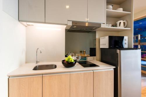 ห้องครัว, ครอสไวบ์ แบงค็อก สุขุมวิท (Cross Vibe Bangkok Sukhumvit) near สถานีรถไฟฟ้าอ่อนนุช