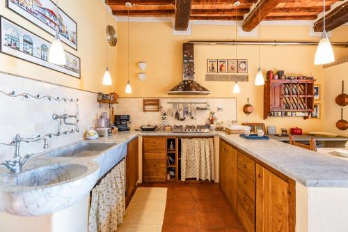 Beautiful Rignano Home in Tuscany - Happy Rentals